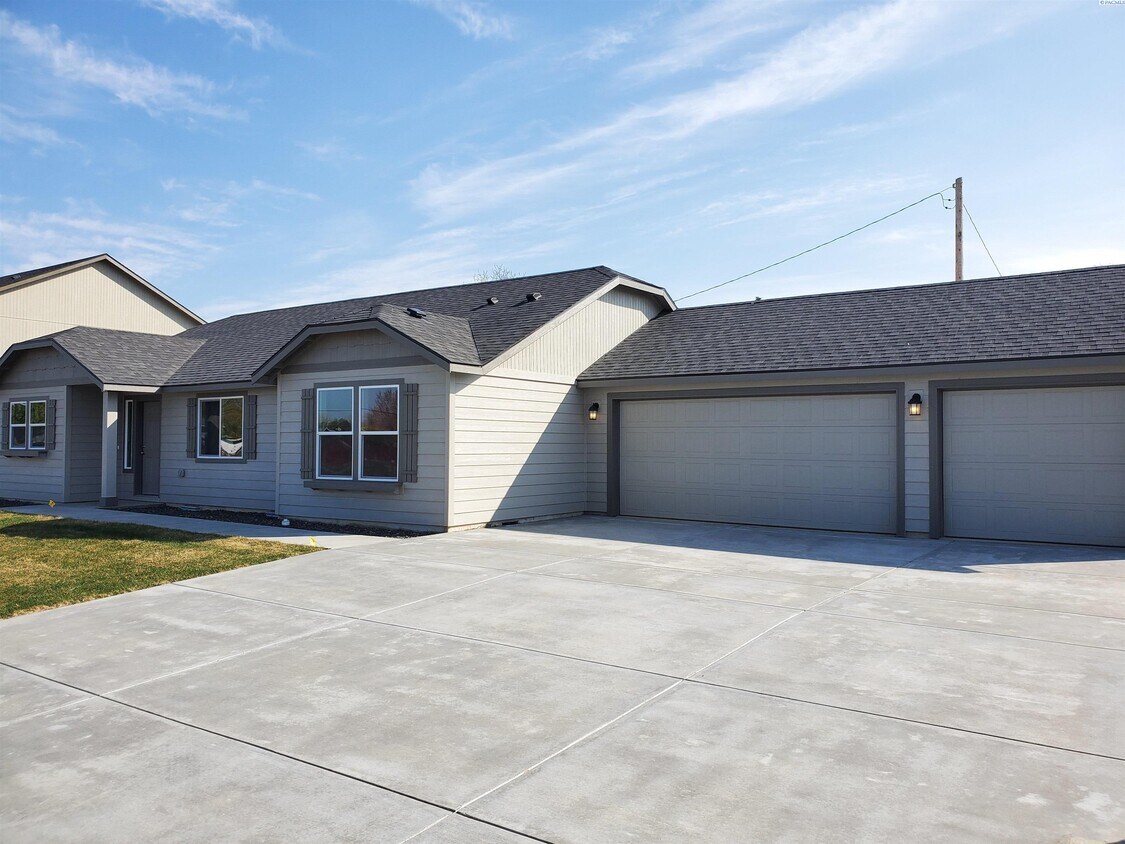 Foto principal - Kennewick Rambler with 3 Car Garage