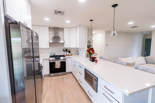 Foto del edificio - 7244 E Coronado Rd