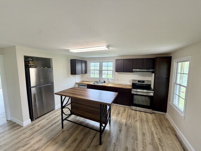 Building Photo - 191 Old Hwy 70