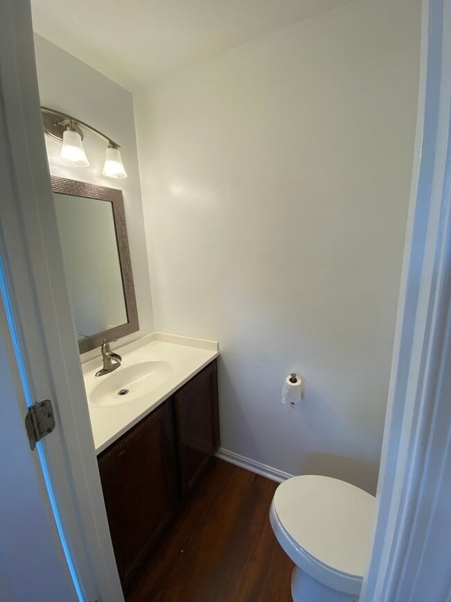Building Photo - Stunning 3BedroomTownhome in Silver Hill F...