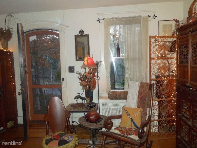 Building Photo - 3 br, 2 bath House - 5415 Falls Road Terrace