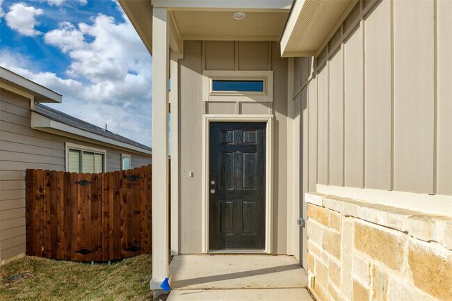 Building Photo - 725 Fallow Dr