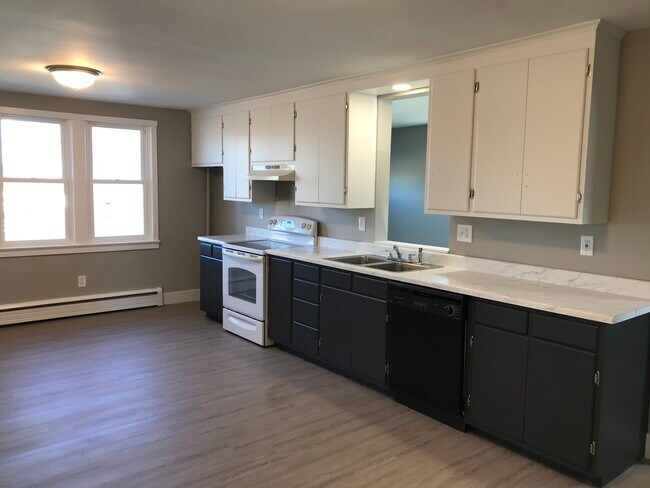 Kitchen - 2194 Bainbridge Rd