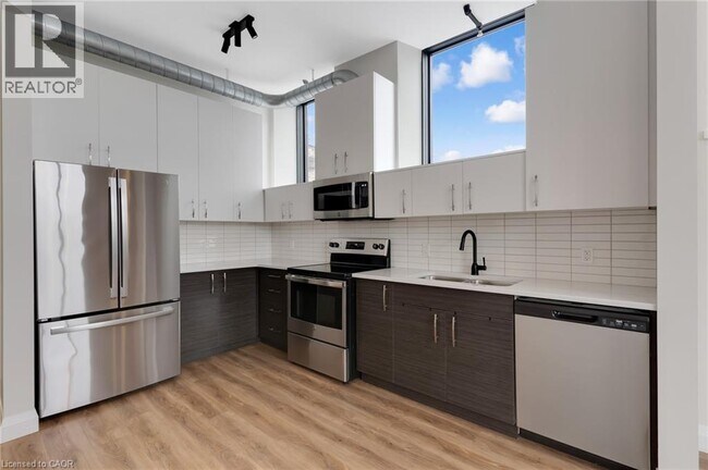 Photo du bâtiment - 15 Main St