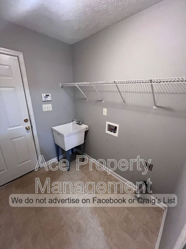 Foto del edificio - 4331 Jockey Whip Ln