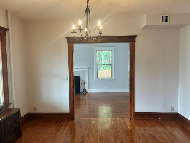 Building Photo - 59 Oak St