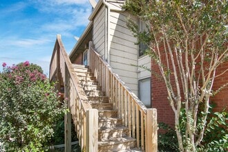 Building Photo - 1000 Rambling Oaks Dr