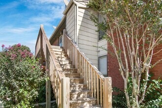 Building Photo - 1000 Rambling Oaks Dr