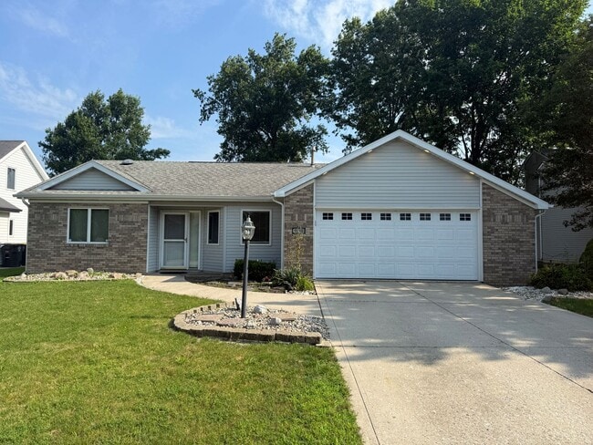 Building Photo - 5018 Goldfinch Ln