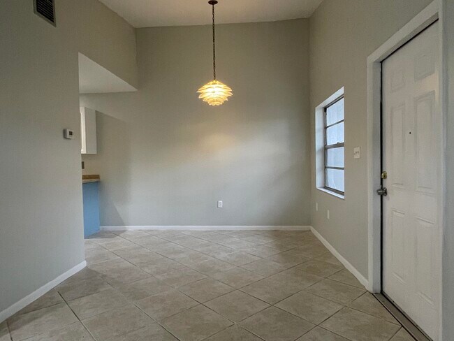 Building Photo - 2013 Oleander Blvd