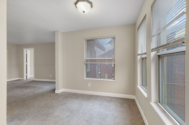 Building Photo - 3534 E Fall Creek Pkwy N Dr