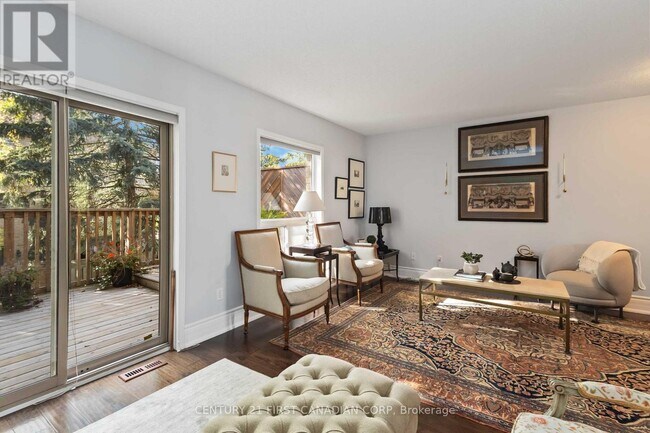 Building Photo - 609 Colborne St