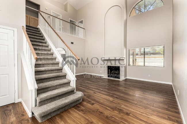 Building Photo - 2024 N Sunset Dr