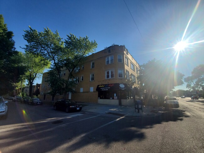 Building Photo - 5952 N Artesian Ave