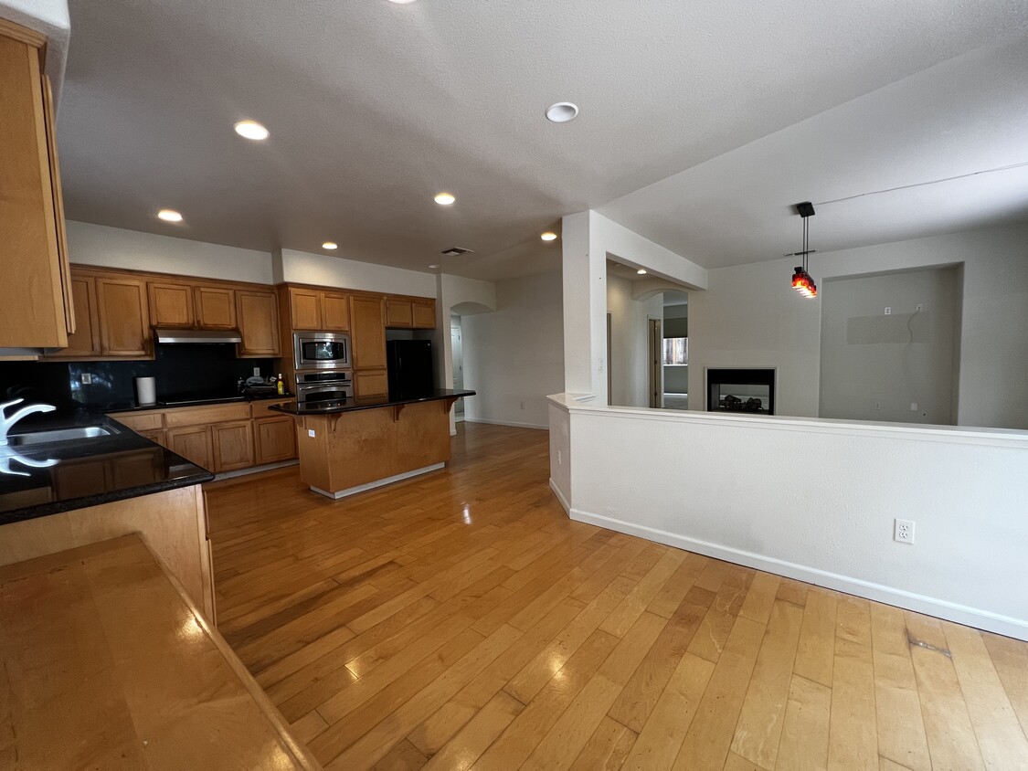 Primary Photo - 3517 Park Ridge Dr