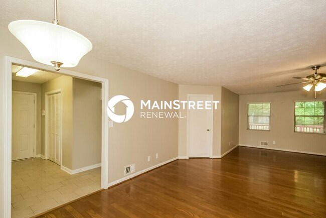 Foto del edificio - 3 Bedroom Pet-Friendly Home in McDonough, ...