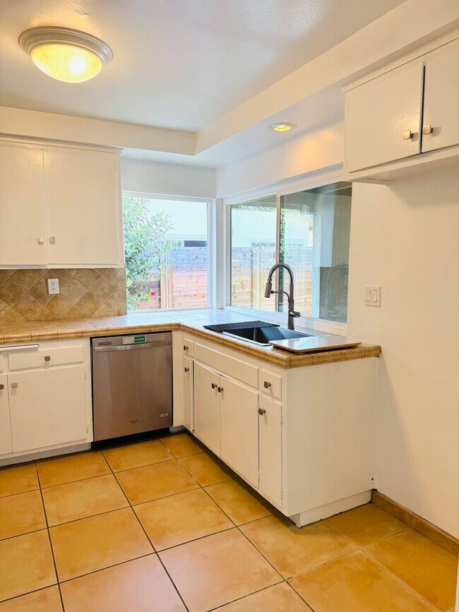 Foto del edificio - charming single-story 3-bedroom, 2-bathroo...