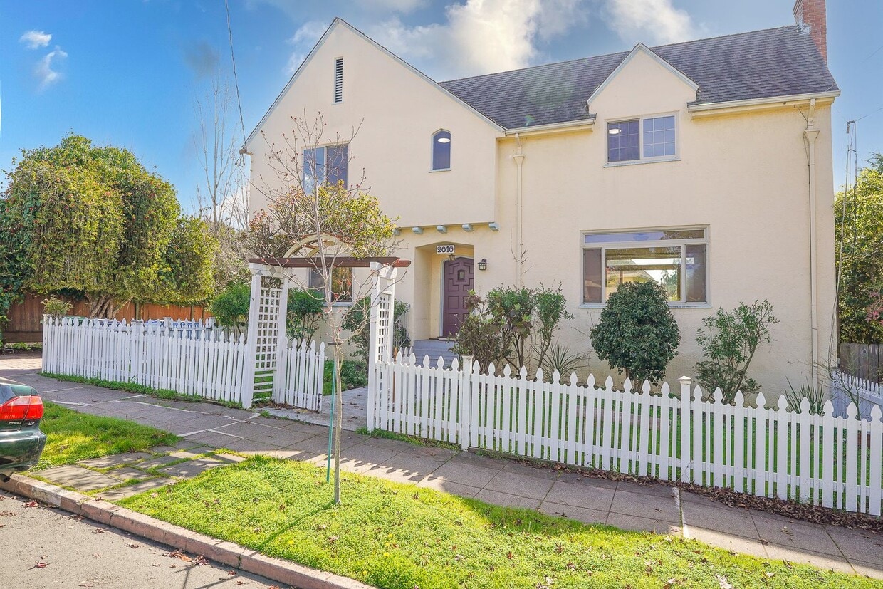 Primary Photo - Beautiful Home Available In North Berkeley!
