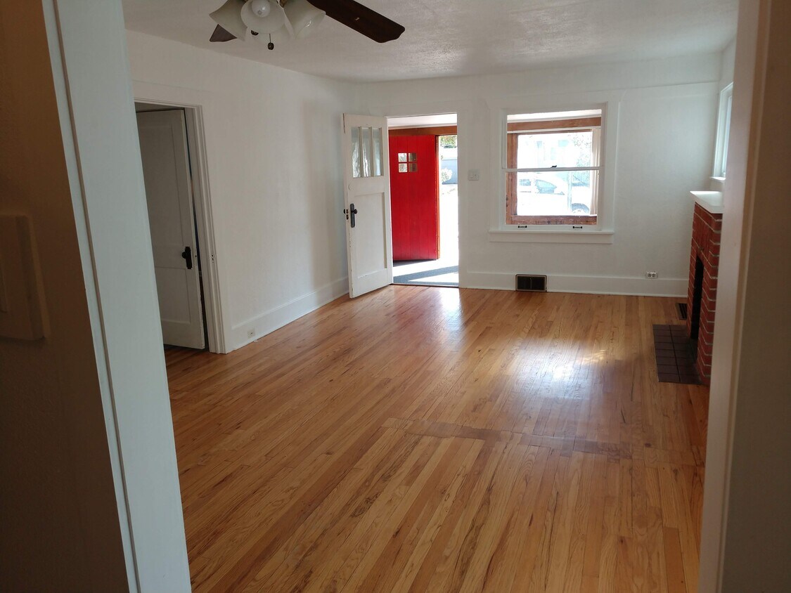 Living Room - 2235 S FRANKLIN ST