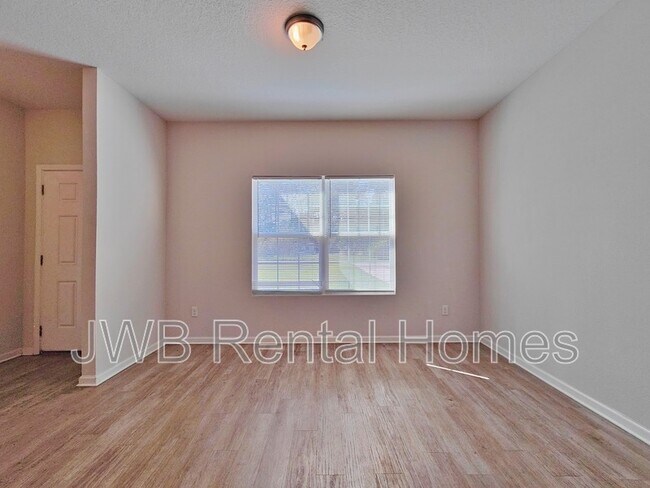 Foto del edificio - 5435 Rosedale Ln
