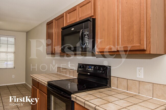 Building Photo - 609 Rosemary Dr