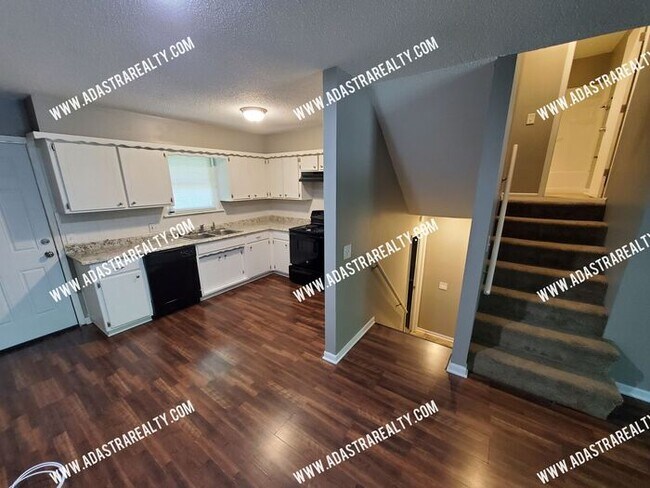 Building Photo - Very Nice 3 Bedroom/1.5 Bath Duplex in Ola...