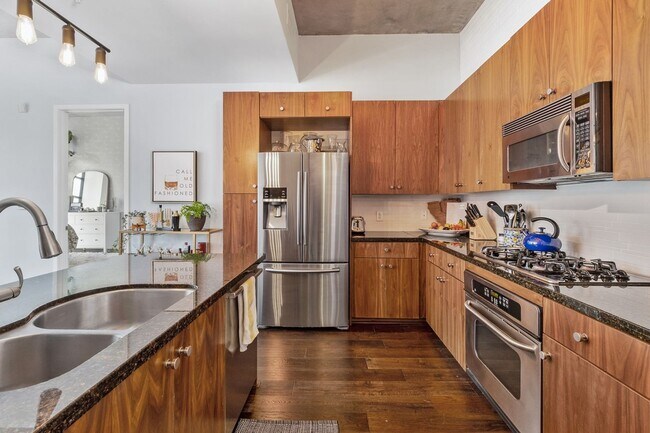 Building Photo - Modern Chic 2 bedroom at M2i - Available f...