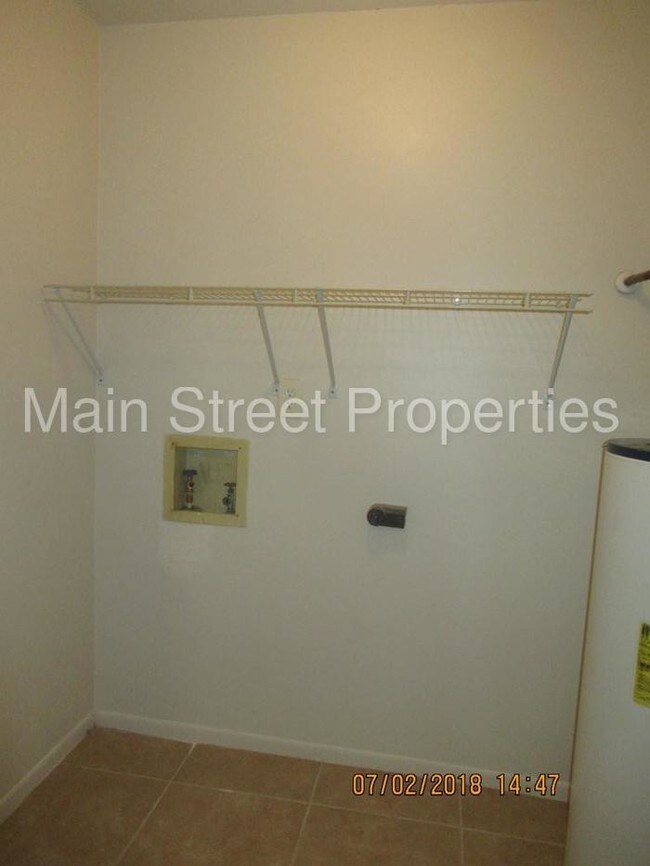 Foto del edificio - 3395 Greenbriar Cir. #B - 2 bedroom / 1 bath