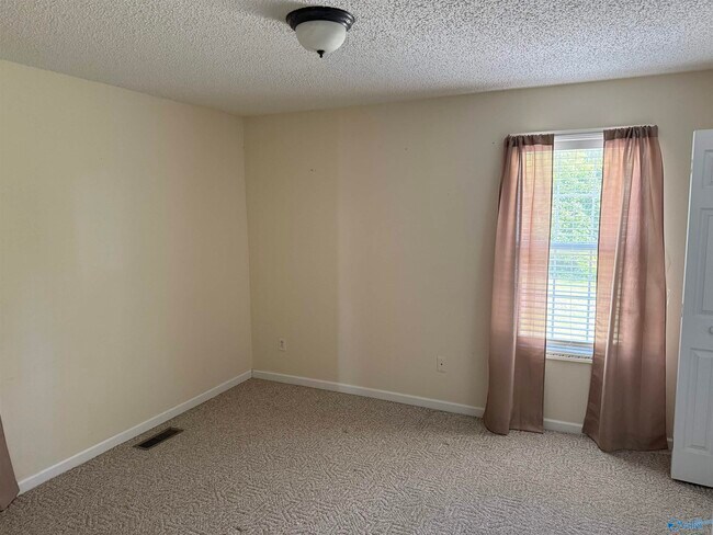 Foto del edificio - 30401 Fort Hampton St