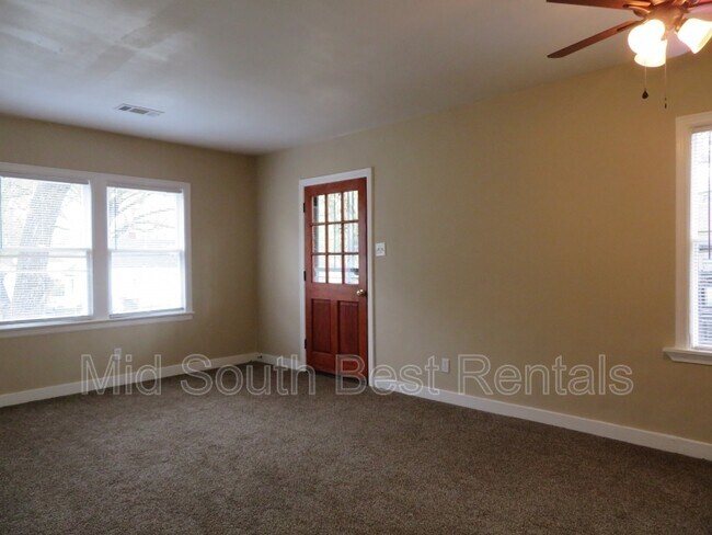 Foto del edificio - 3729 Mason Ave