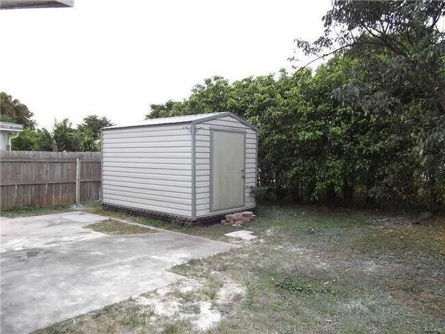 Foto del edificio - 433 SW 61st Terrace