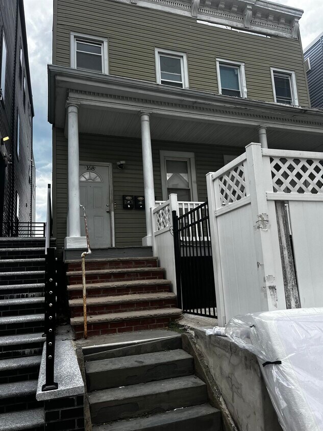 Primary Photo - 168 Lexington Ave