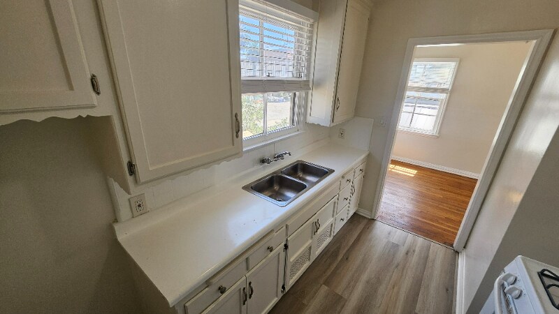 Foto principal - 938 S Grand View St