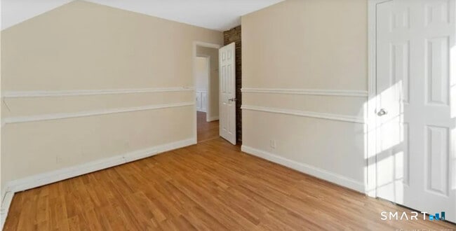 Building Photo - 204 Main St