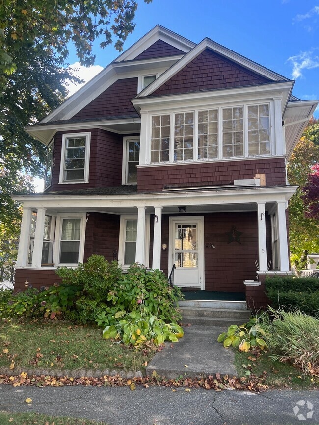 West Tatnuck Apartments for Rent with High Ceilings Worcester, MA 1