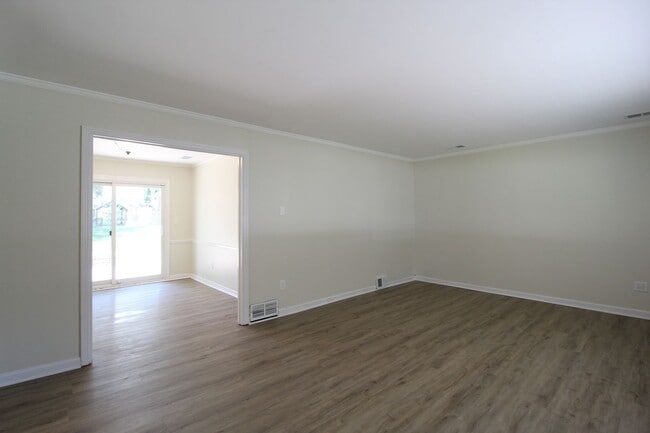 Building Photo - 2 Bedroom 1 Bath Home In Prairie Village