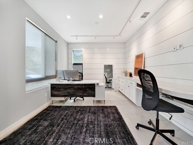 Building Photo - 604 Malibu