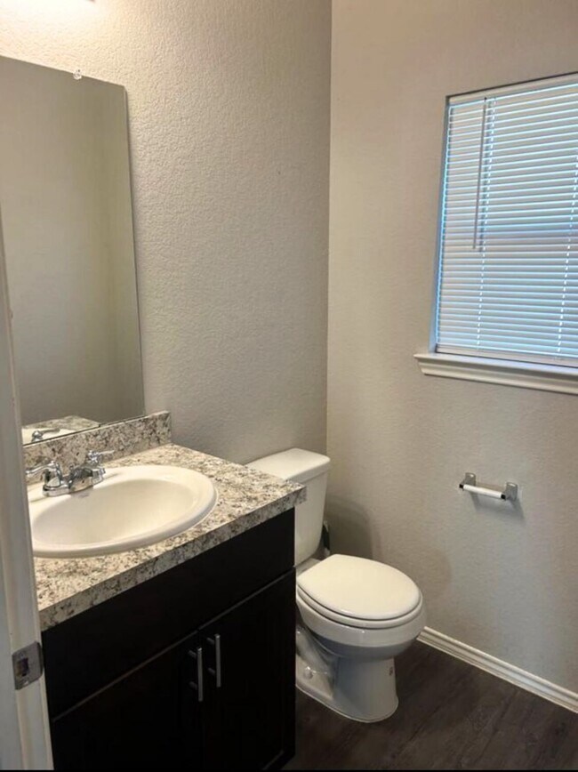 Foto del edificio - 25479 Carnation Ct