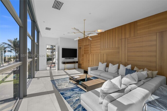Building Photo - 5875 Collins Ave