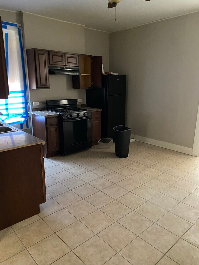 Kitchen - 5011 Alabama Ave