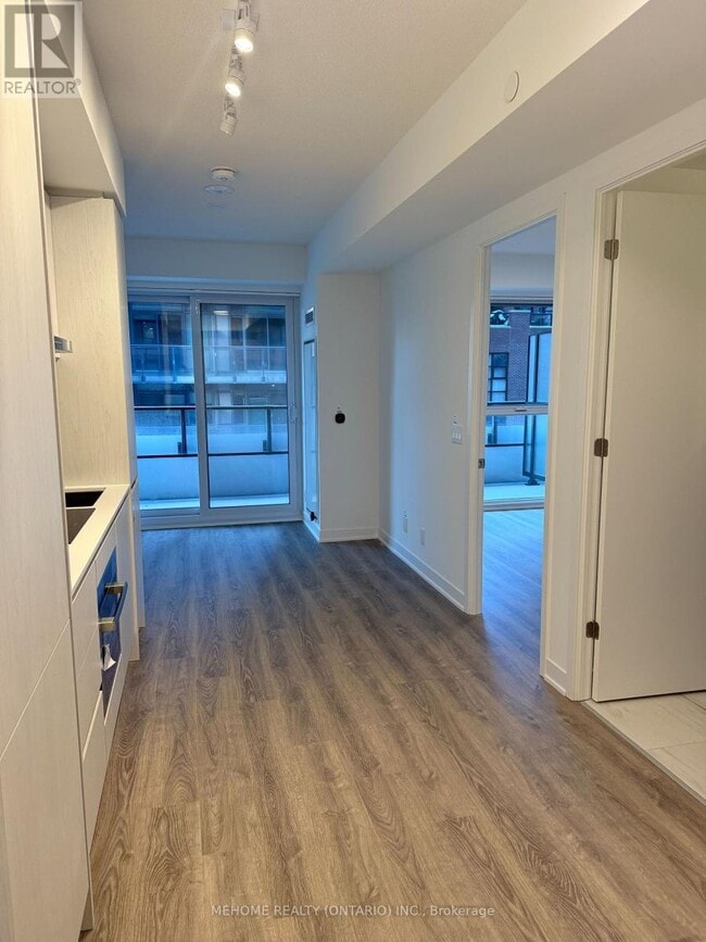 Building Photo - 180 Front St E