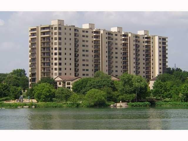 Foto del edificio - 40 N Interstate Hwy 35