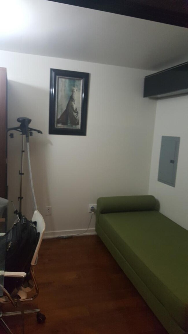 Den - 829 Folsom St