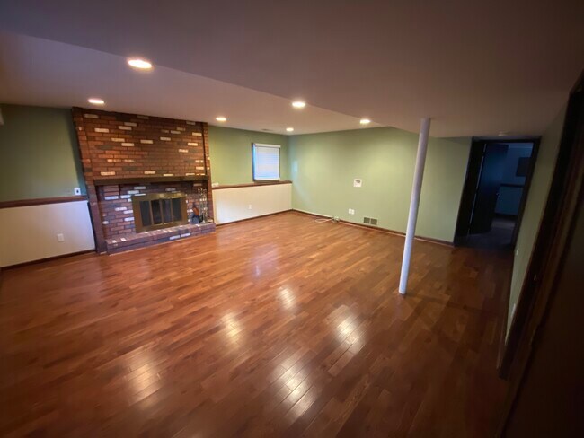 Building Photo - 1500 Banbury Ave