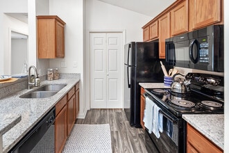 Building Photo - Huntersville Commons