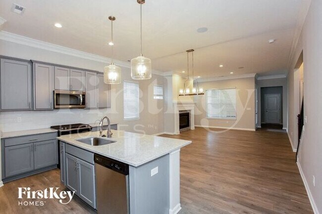 Building Photo - 1542 Cloverdon Dr