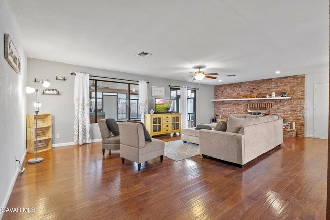 Building Photo - 42807 Sachs Dr