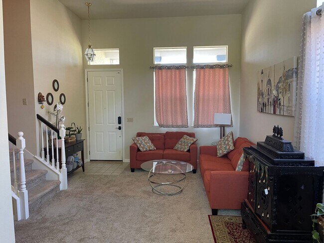 Building Photo - Great Executive 3 Bedroom, 3 Bath, 1782 sq...