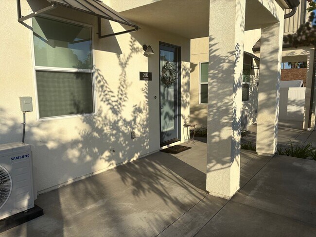 Interior Photo - Division and Highland