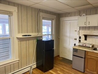 Entry way into studio unit. - 6 Maple St